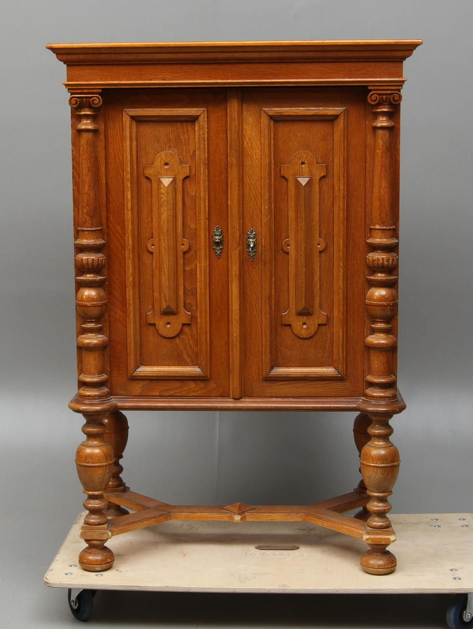 SKÅP, ek, barockstil, 1900-tal.