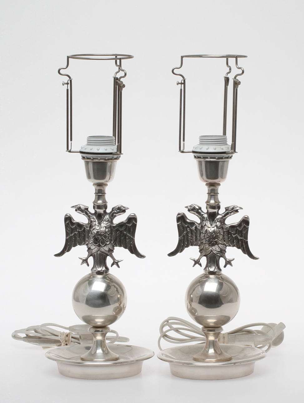 BORDSLAMPOR, ett par, vitmetall, 19/2000-tal.