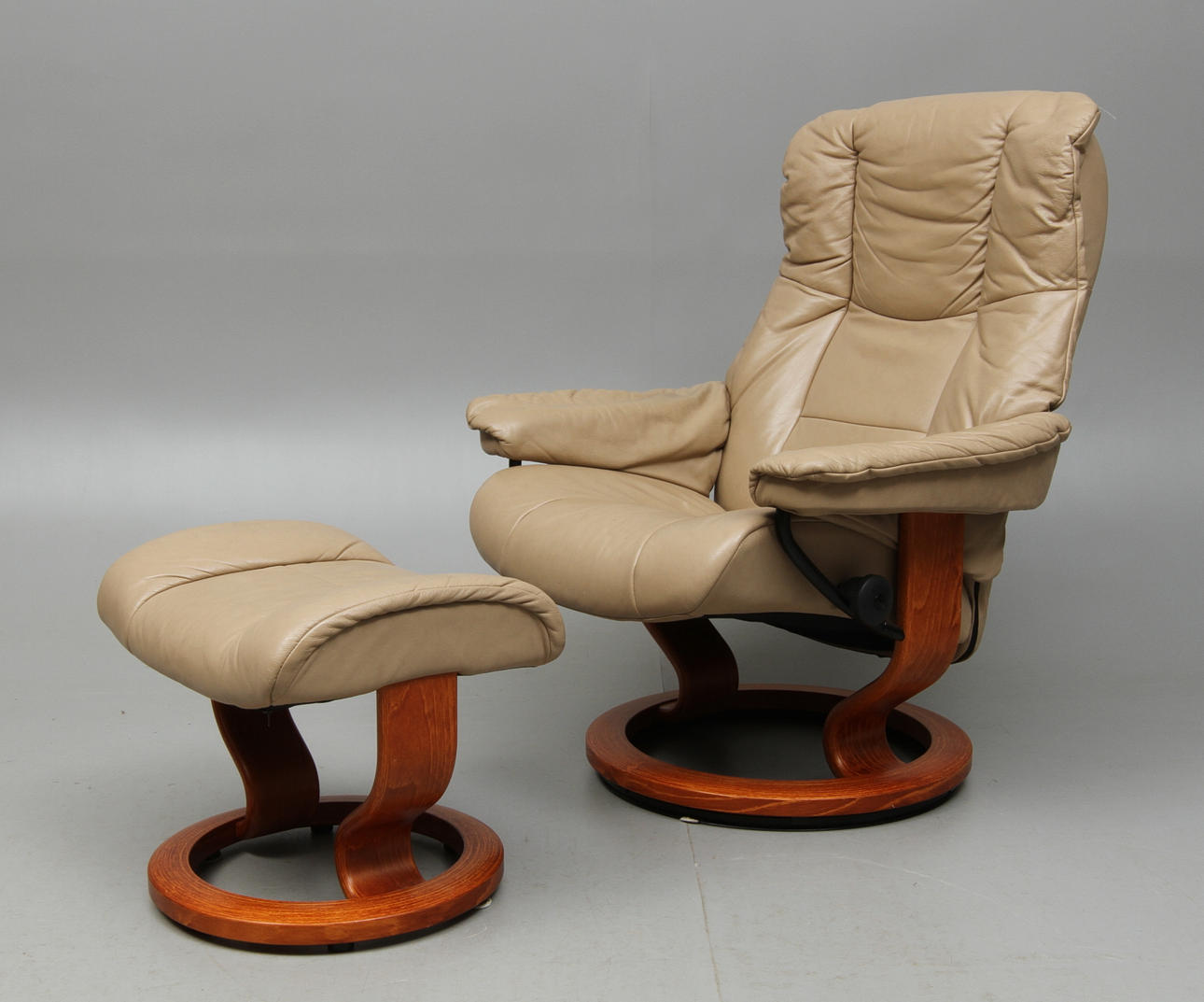FÅTÖLJ med FOTPALL, Stressless Ekornes.