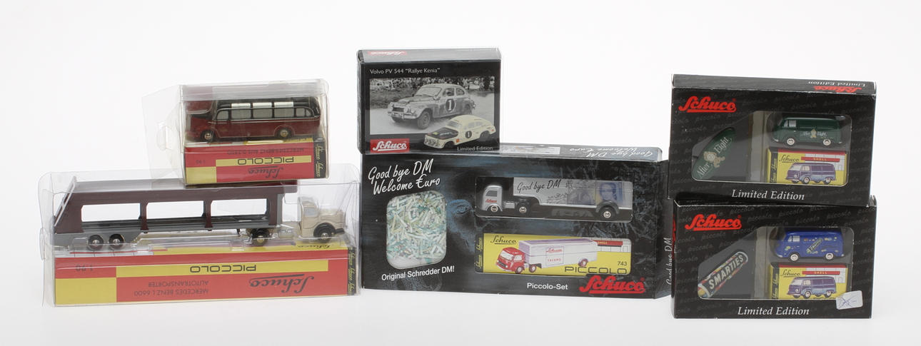 SCHUCO Piccolo, sex bilar med tillbehör i originalkartonger.