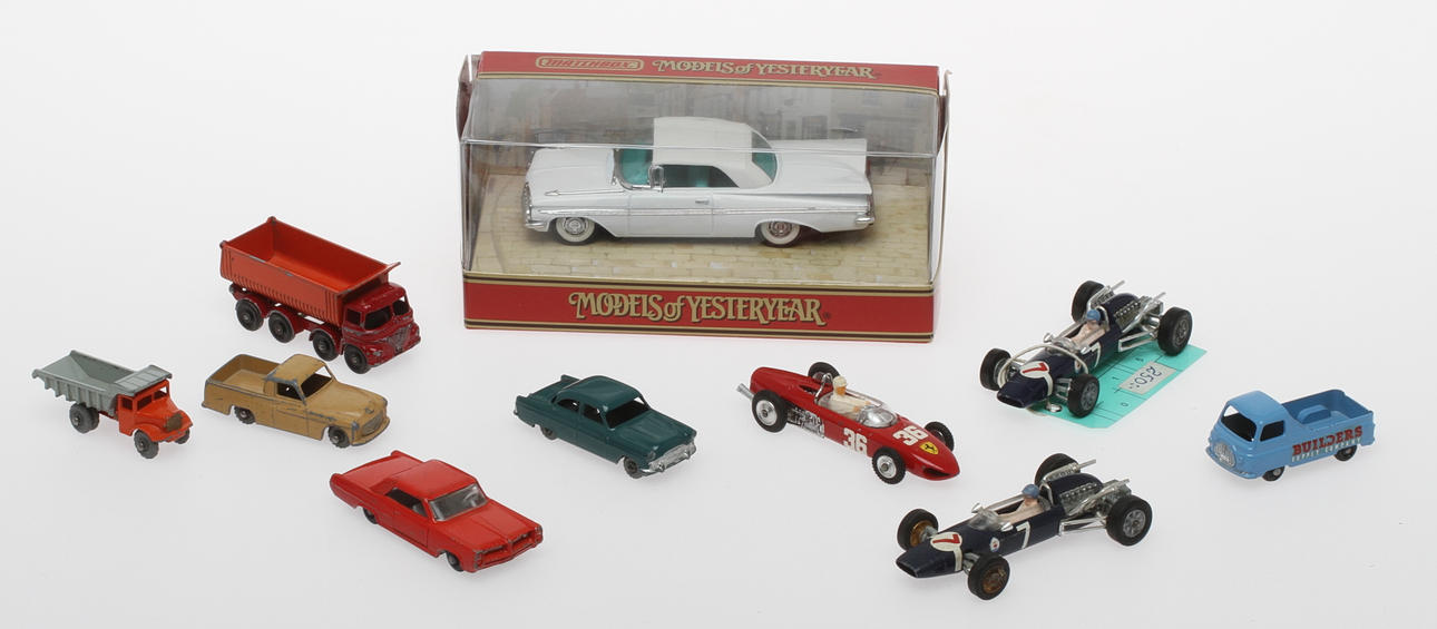 LESNEY, CORGI mestadels, tio bilar.