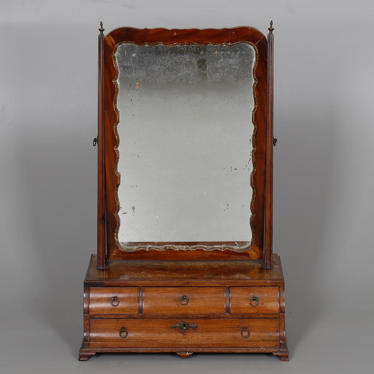 EIN GEORGE III Schminktisch SPIEGEL.