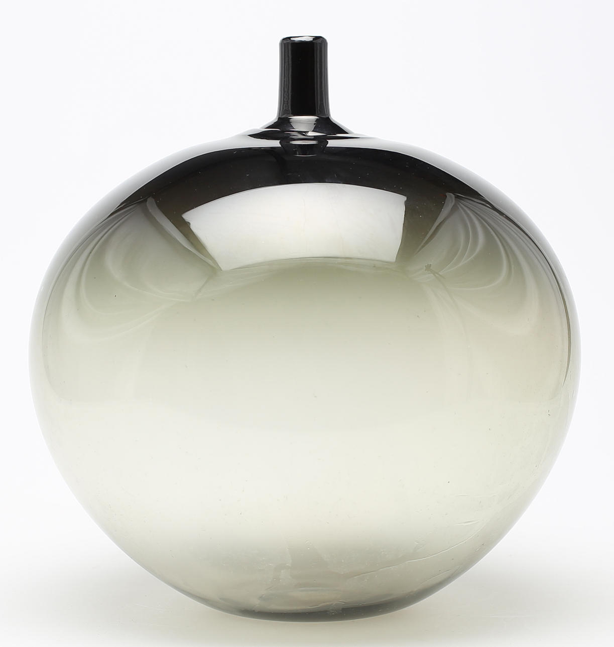 INGEBORG LUNDIN. Vas, glas "Äpplet", Orrefors, 1900-talets andra hälft. Signerad ORREFORS EXPO b 32-57 Ingeborg Lundin.