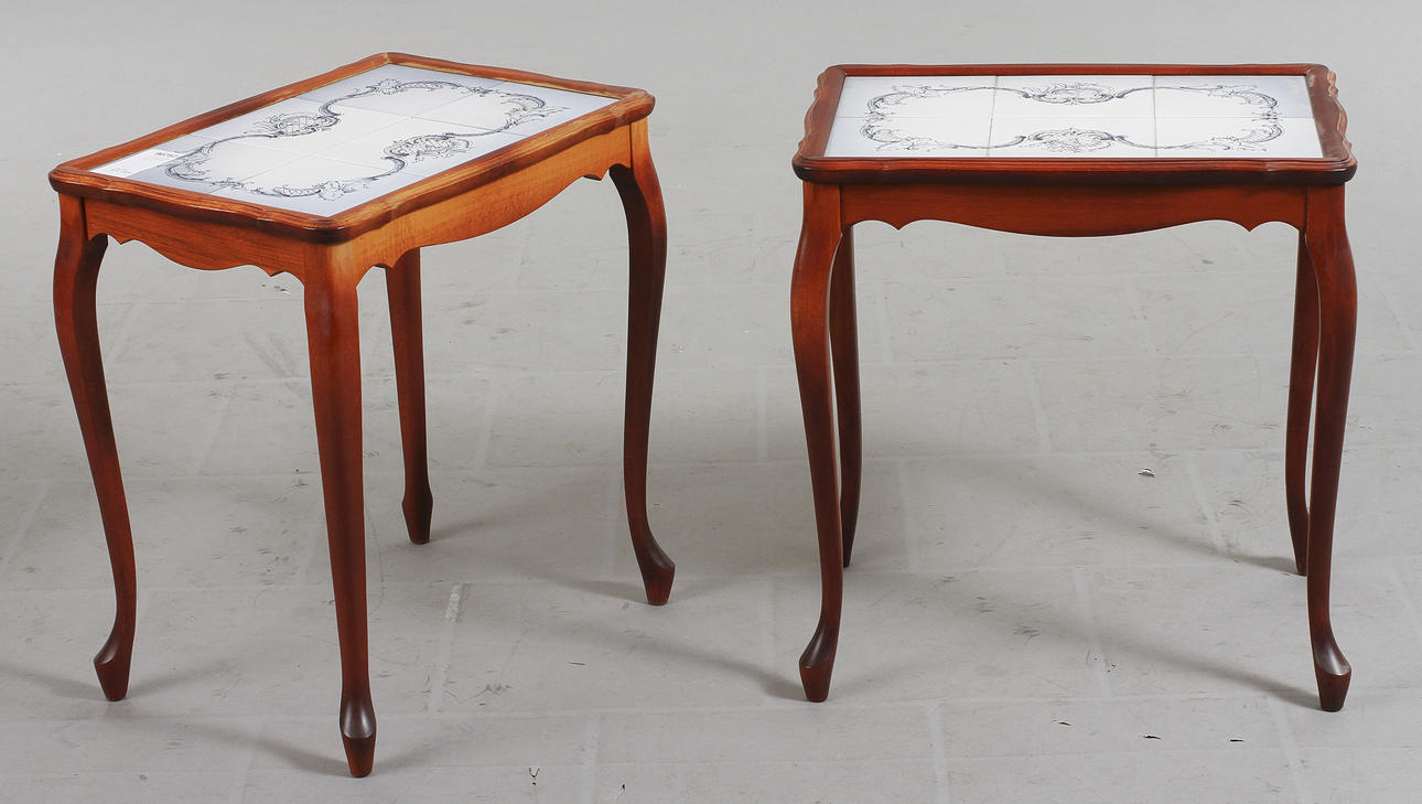 LAMPBORD, ett par, rokokostil, 1900-tal.