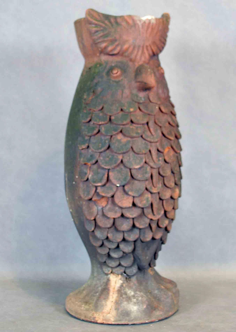 TRÄDGÅRDSVAS i form av uggla, terracotta.