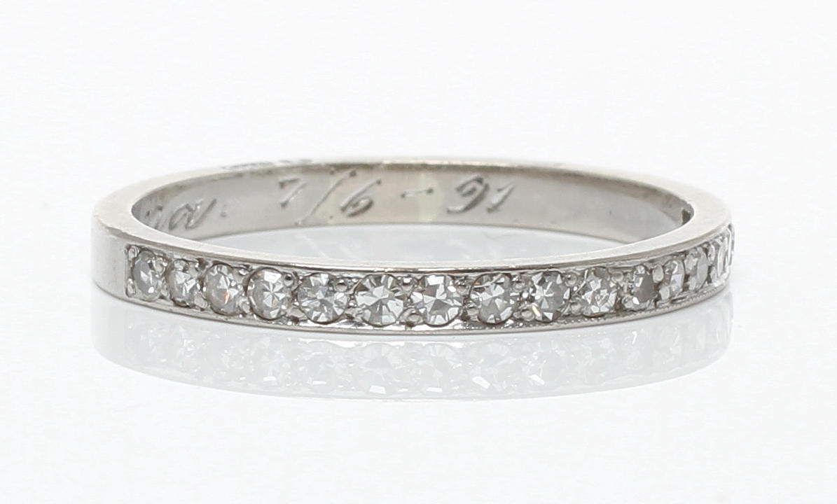 RING, 18k guld med diamanter. Vikt 2,7 gram.