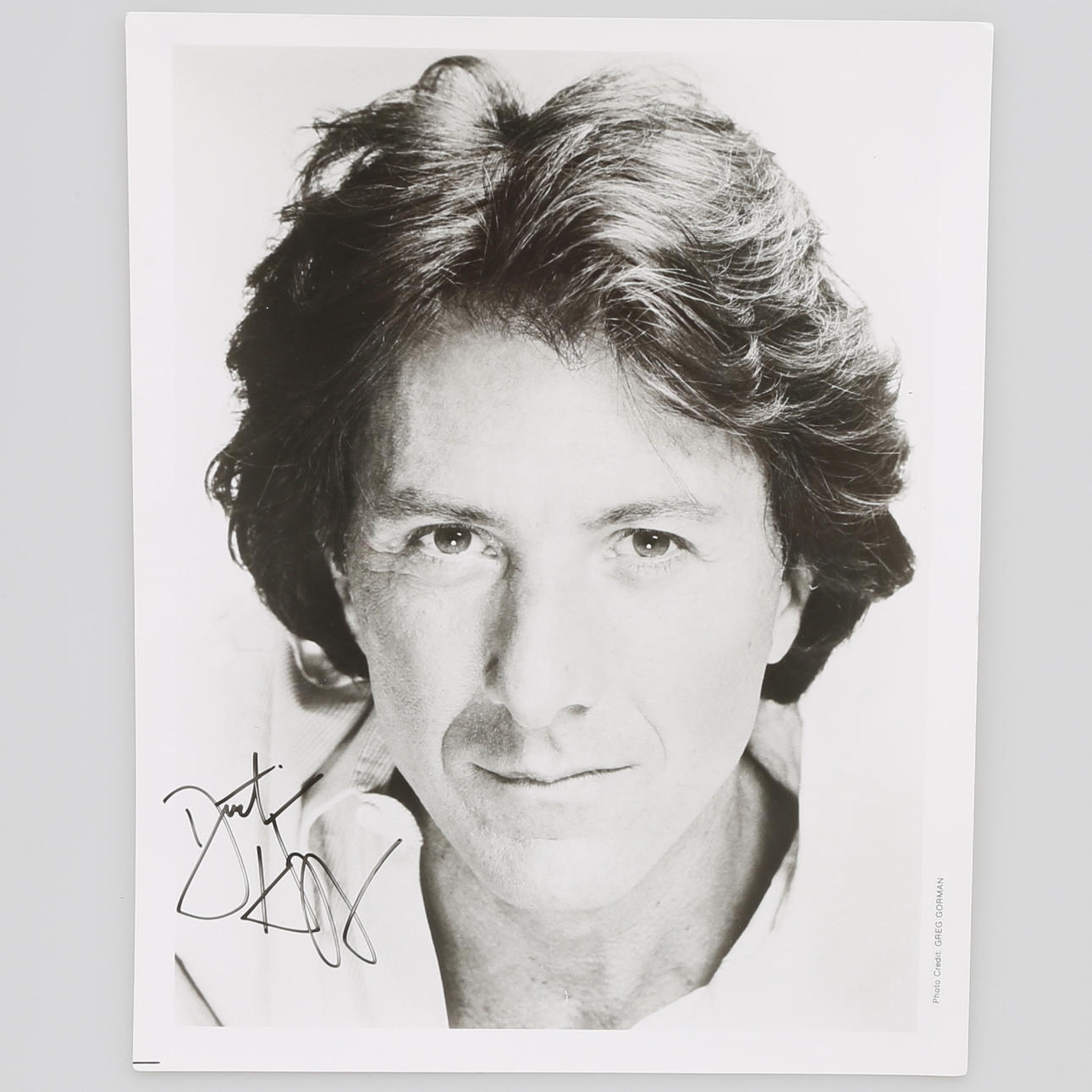 AUTOGRAPH. DUSTIN HOFFMAN, AMERICAN ACTOR, BORN 1937.