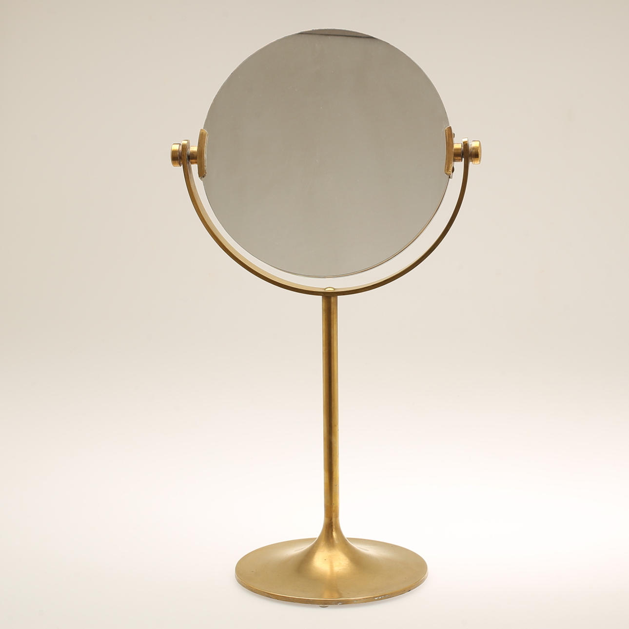 BORDSSPEGEL, mässing, 1900-tal.