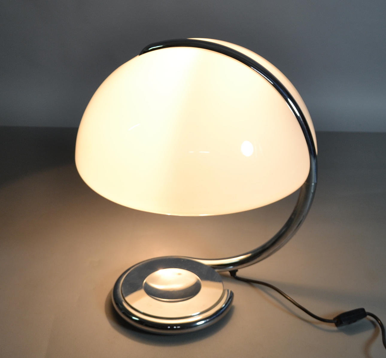 ELIO MARTINELLI. LÁMPARA DE MESA SERPIENTE.