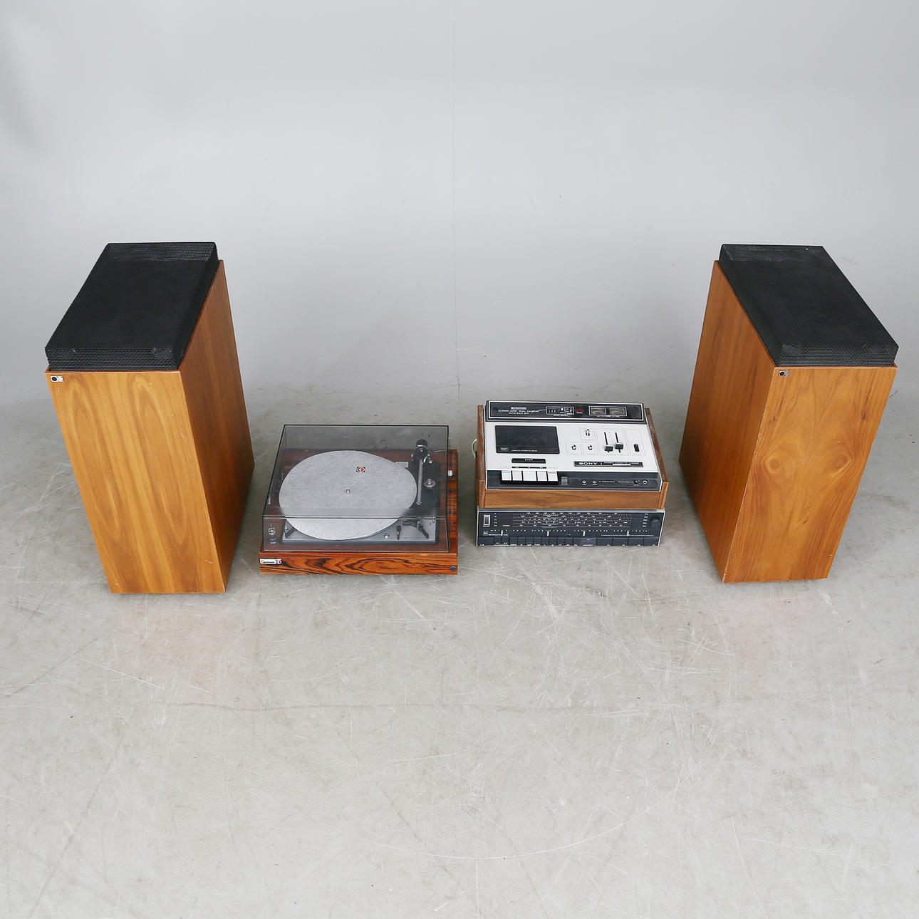 STEREO samt HÖGTALARE.
