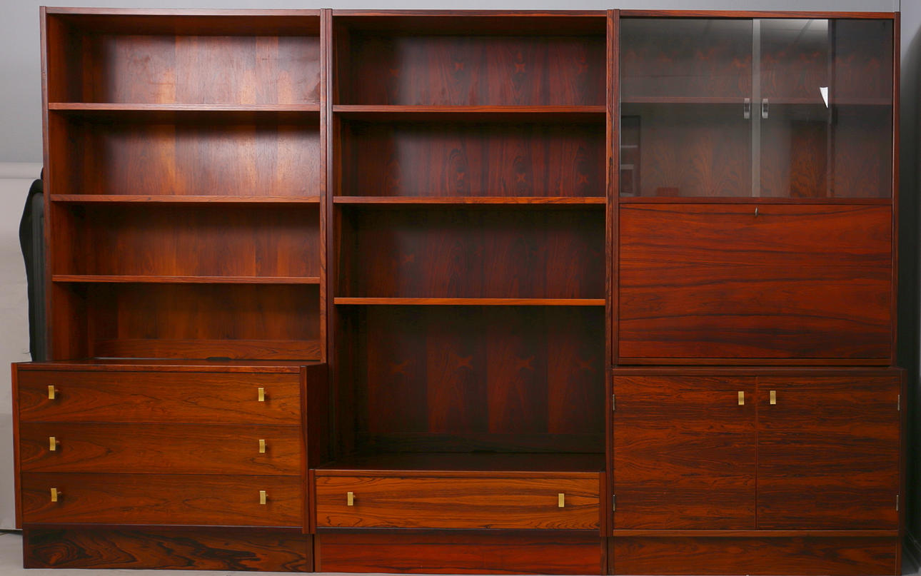 BOKHYLLOR med vitrinskåp, 3 delar i jakarandafanér. För IKEA. tidigt 1960-tal.