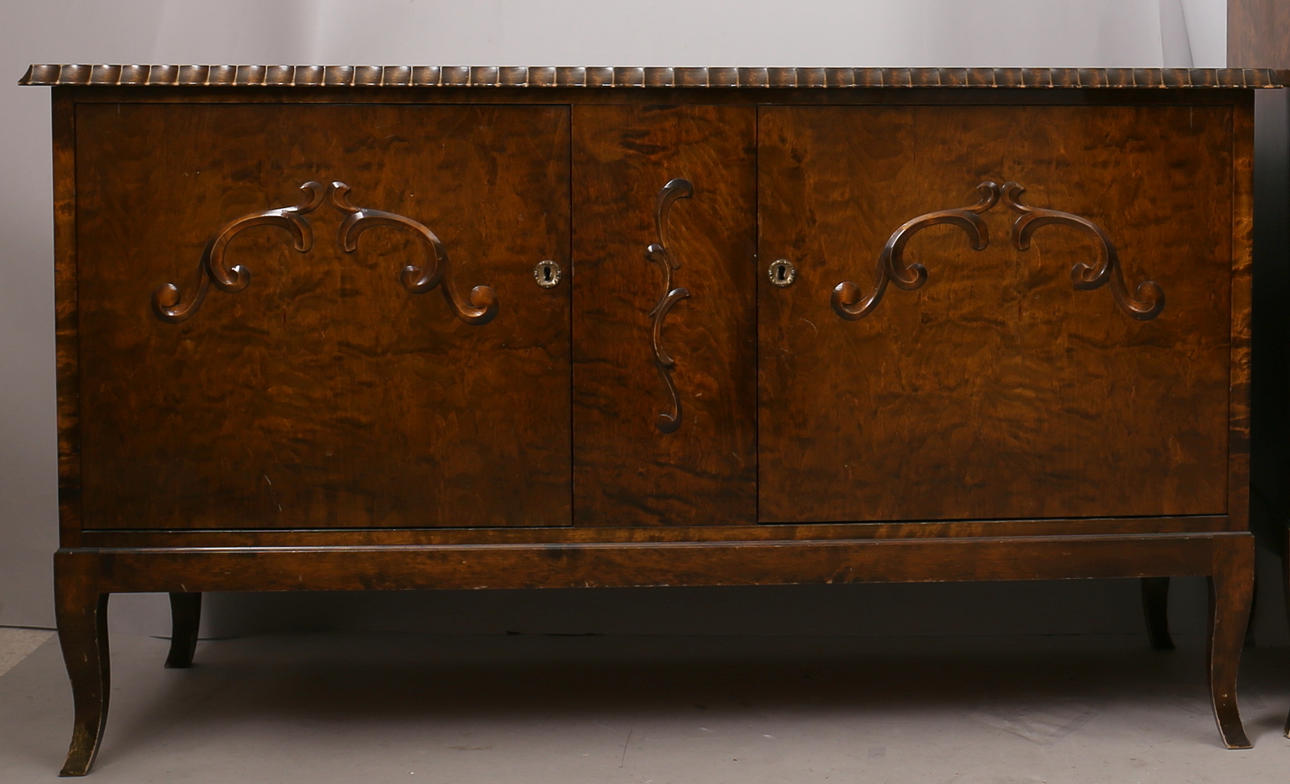 LINNESKÅP mörkbetsad björk, 1940-tal.