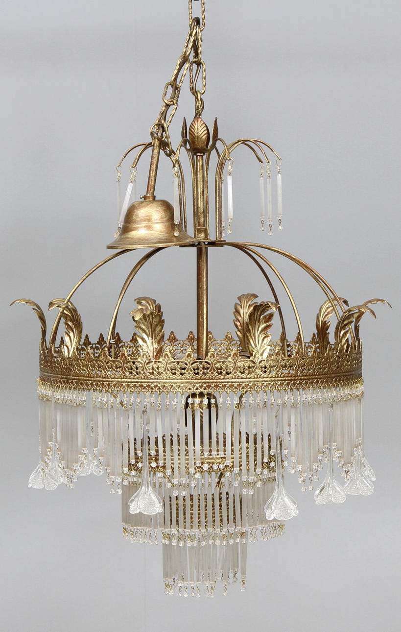 TAKLAMPA. Italien, 1900-talets andra hälft. Höjd utan kedja 60 cm.