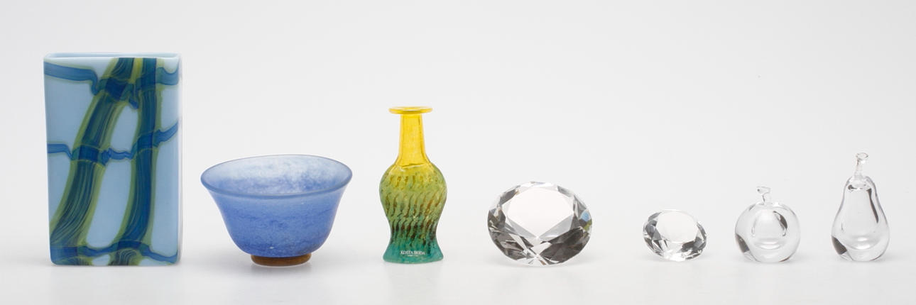 GLASFÖREMÅL, 7 delar, 1900-talets första hälft.