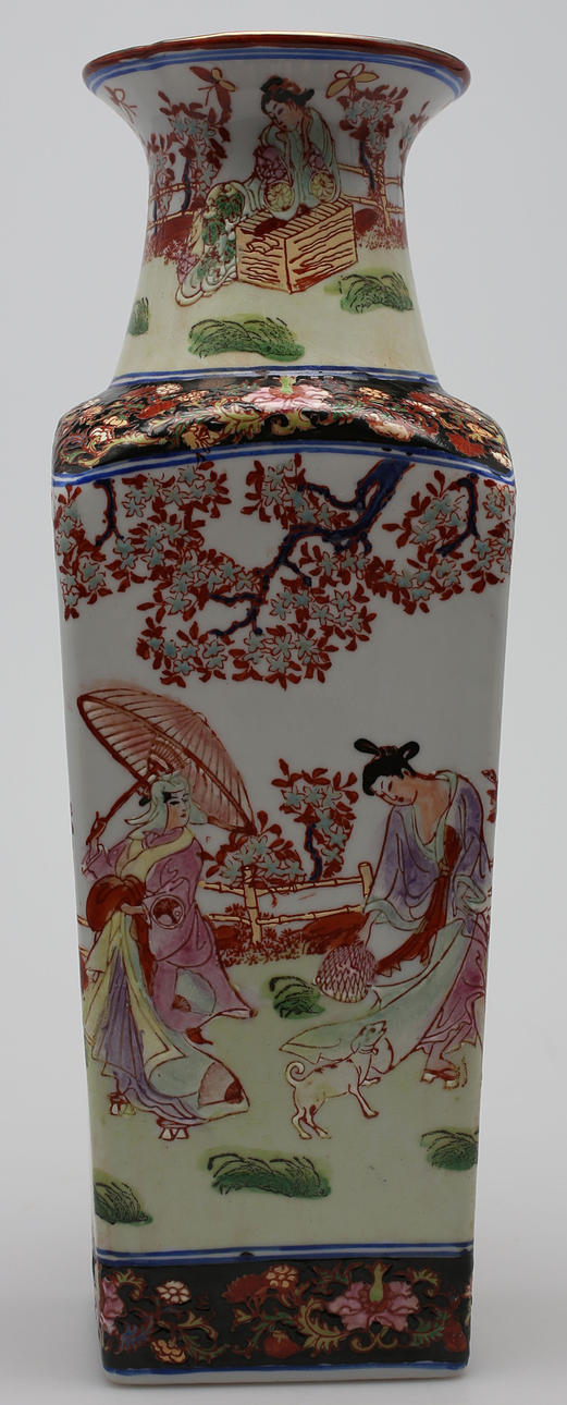 VAS, porslin, Kina, 1900-tal.