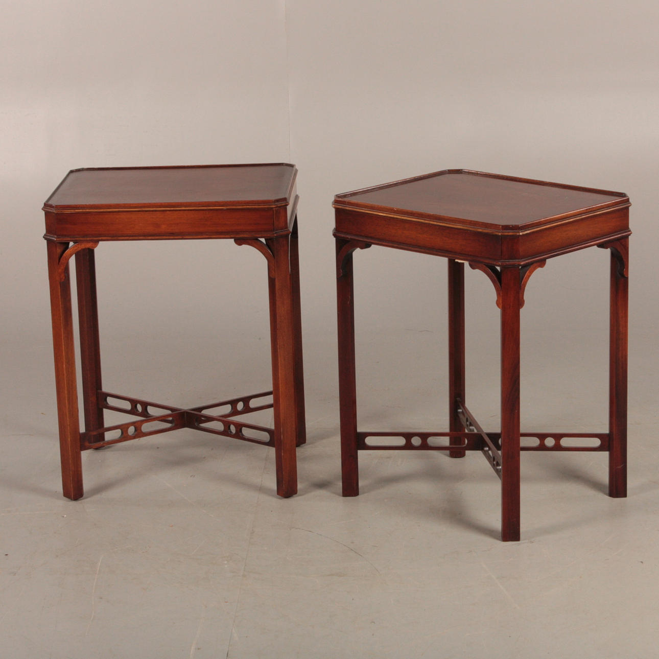 NATTDUKSBORD, ett par.