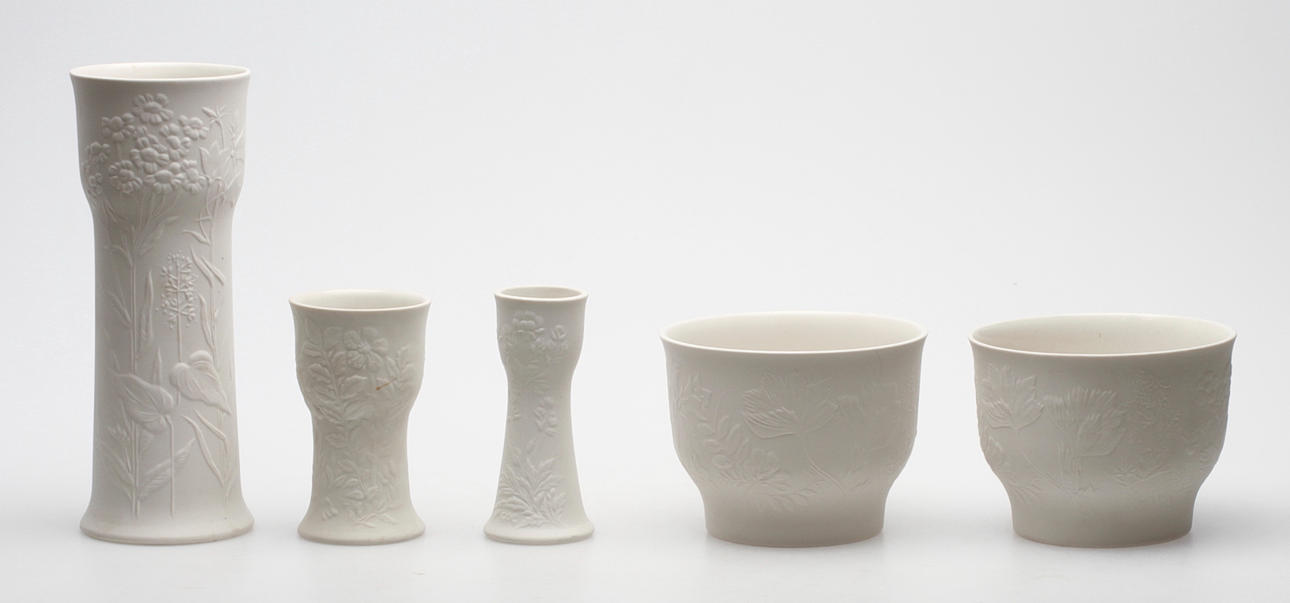 VASER samt YTTERFODER, 5 delar, porslin, "Suvi", Arabia.