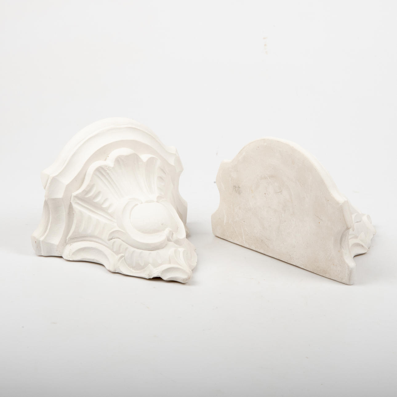 VÆG KONSOLLER, 1 par, gips.