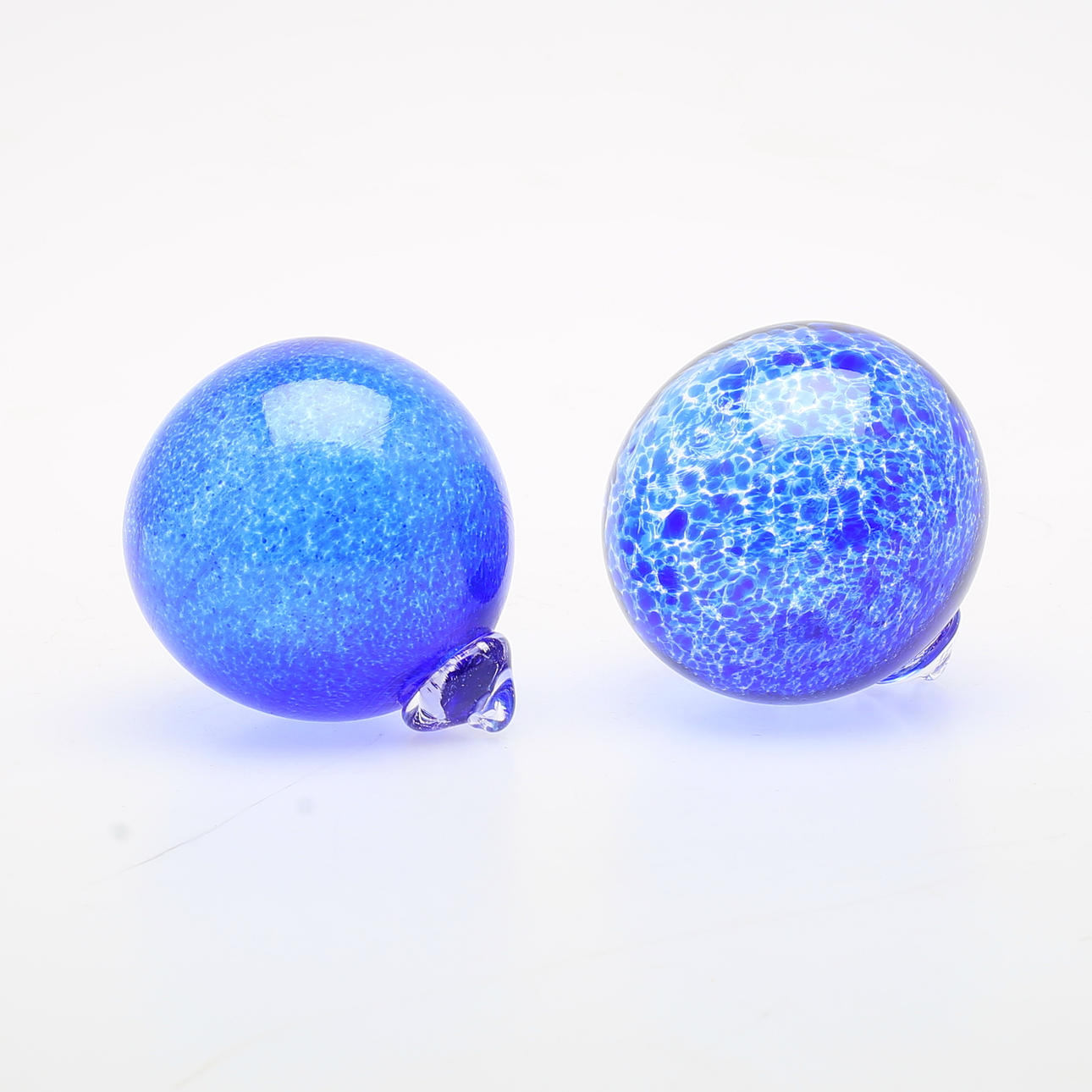 GLASKULOR, 2 st, Roma Glasbruk, Gotland.