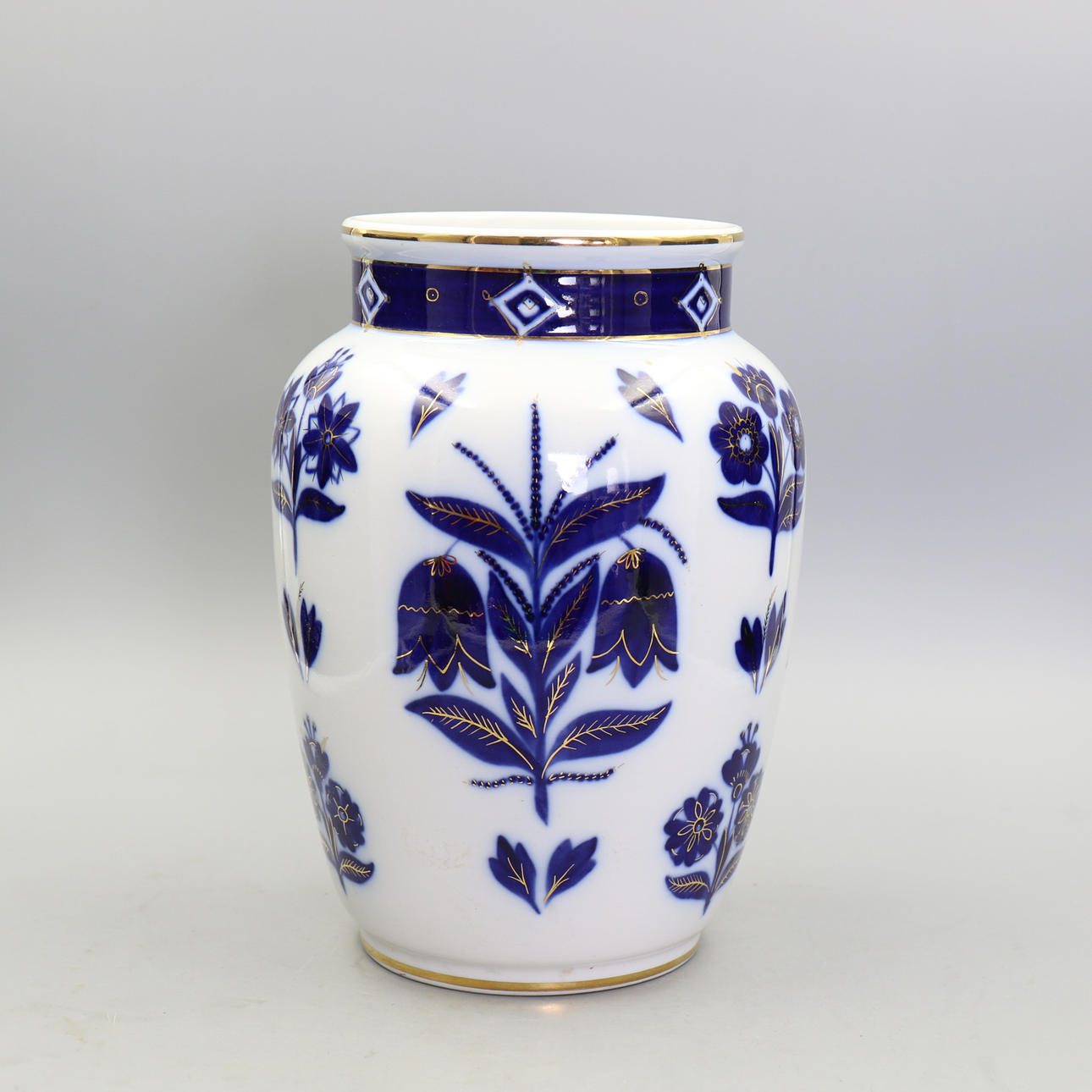 VAS, porslin, Ryssland, 1900-tal.