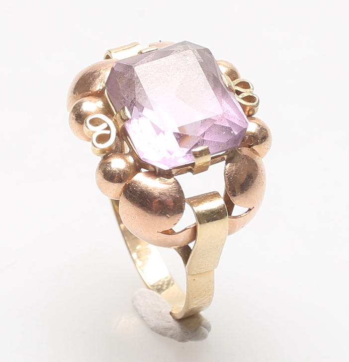 RING med LILLA STEN, Guld, ca 5,1 gram, 14K.