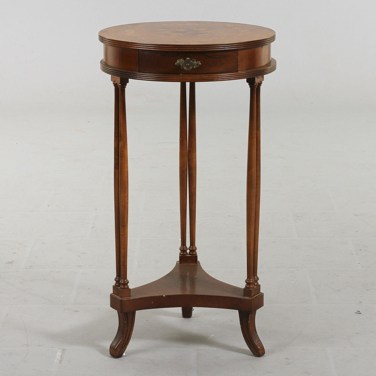 SALONGSBORD, nyrenässansstil, 1900-tal.