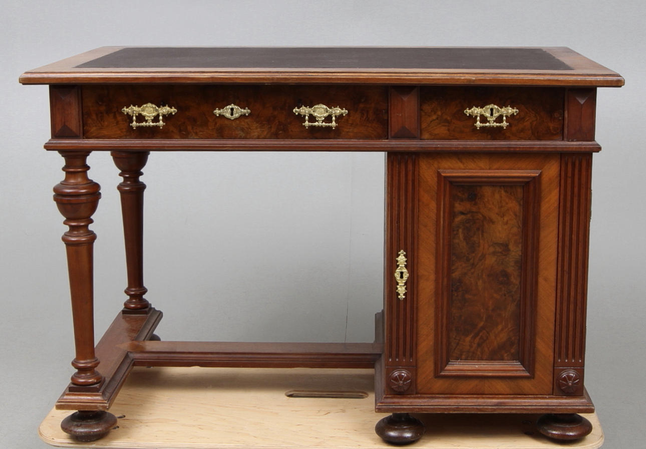 SKRIVBORD, nyrenässans, sent 1800-tal.