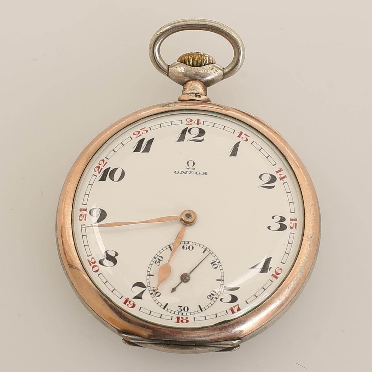 TASKUkello, hopea, Omega.