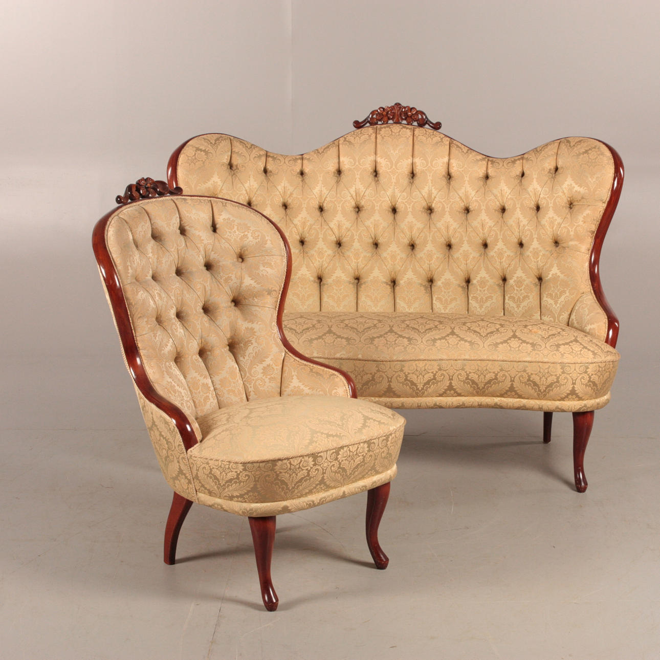 EMMASOFFA samt EMMAFÅTÖLJ, 1900-tal.