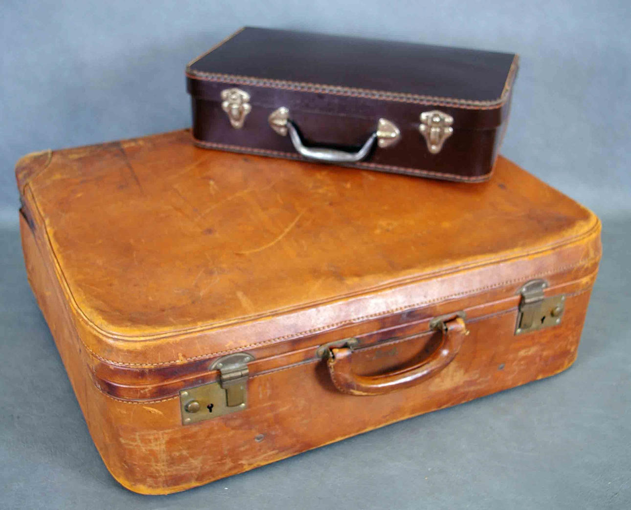 2 ÄLDRE VÄSKOR.