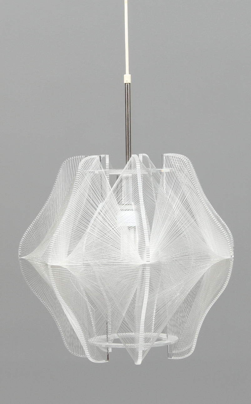 TAKLAMPA, trol. Peter Karpf, plast, 1900-tal.