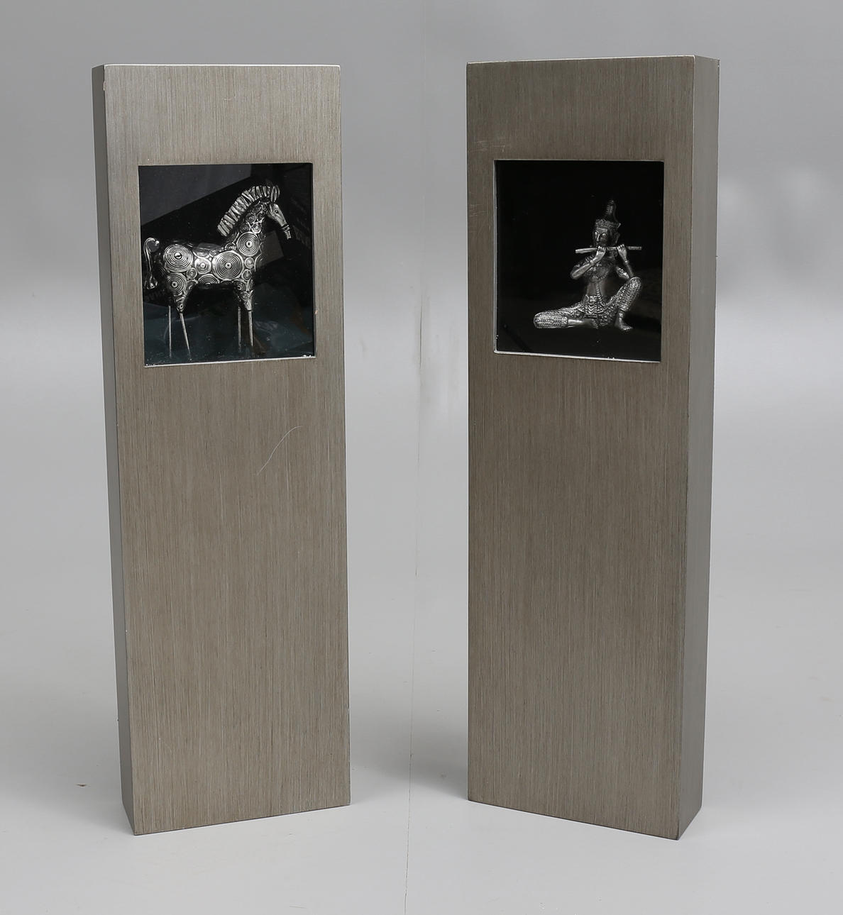 TITTSKÅP, 2 st, 1900-2000-tal.