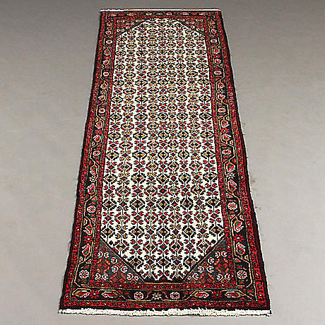 CARPET, Hamadan, 267 x 85 cm.