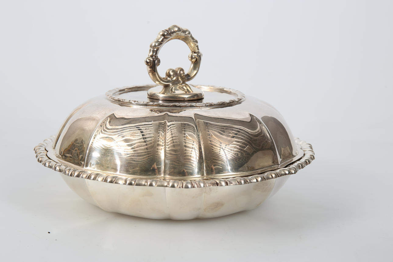 TERRINE MIT Deckel, Silber, 859,4 Gramm.