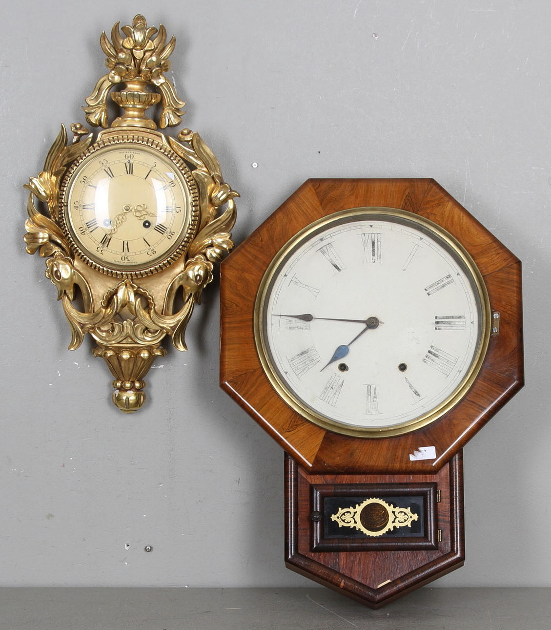 VÄGGUR, 2 st, bl.a. sk guldpendyl.