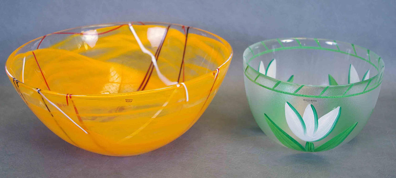 2 SKÅLAR, konstglas, Ulrica Hydman-Vallien samt Contrast Kosta Boda.