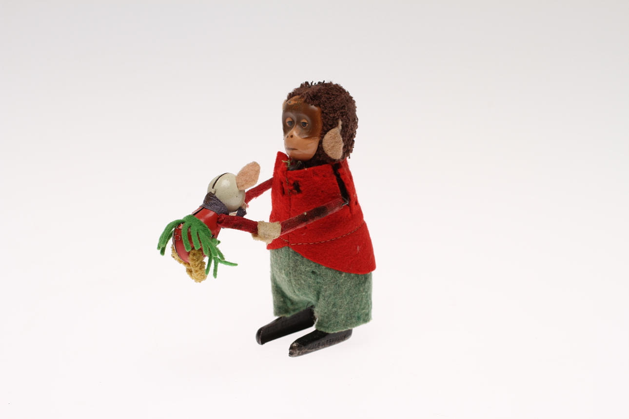 SCHUCO DANSFIGUR med hund. Apa dansar med hund.