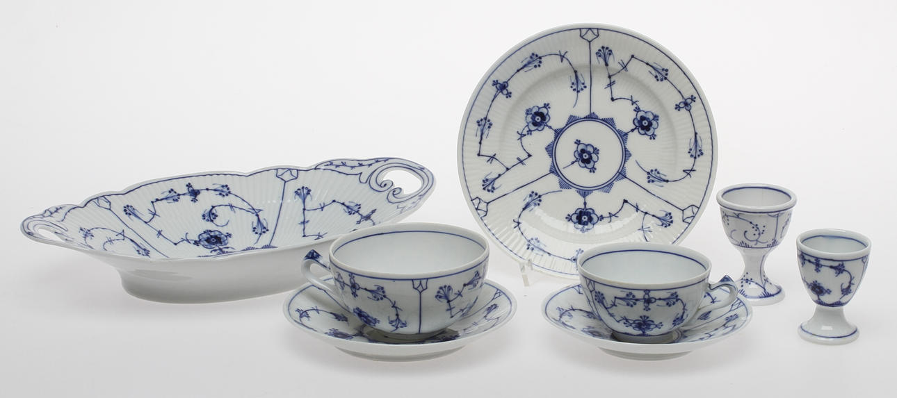 KAFFE/TESERVIS, ca 20 delar, porslin, enligt uppgift Arabia 2;a sortering.