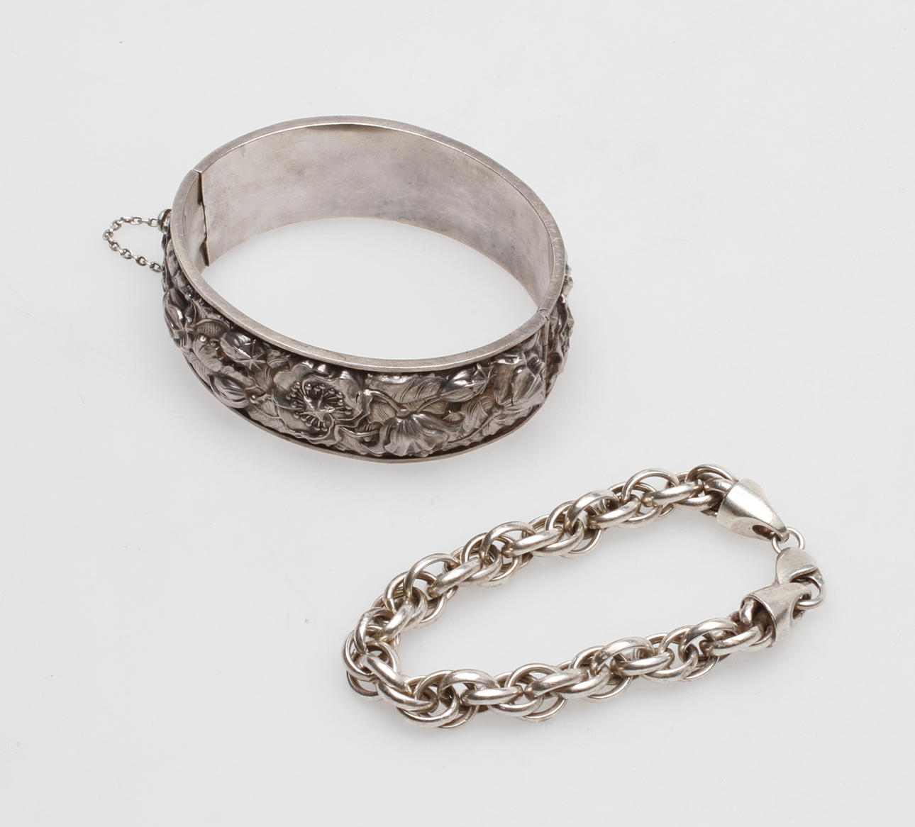 ARMBAND, 2 st, silver, vikt ca 64,9 gr.