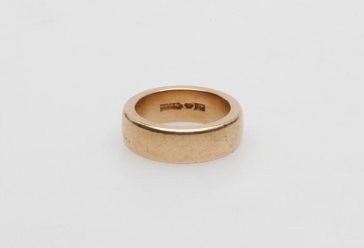 RING, 18k guld, vikt ca 17,4 gr.