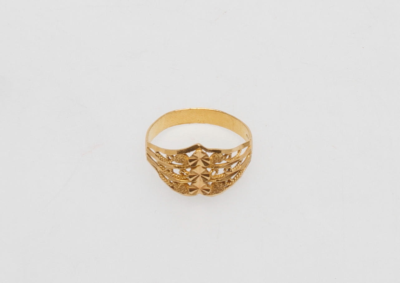 RING, 21k guld, vikt ca 3,3 gr.