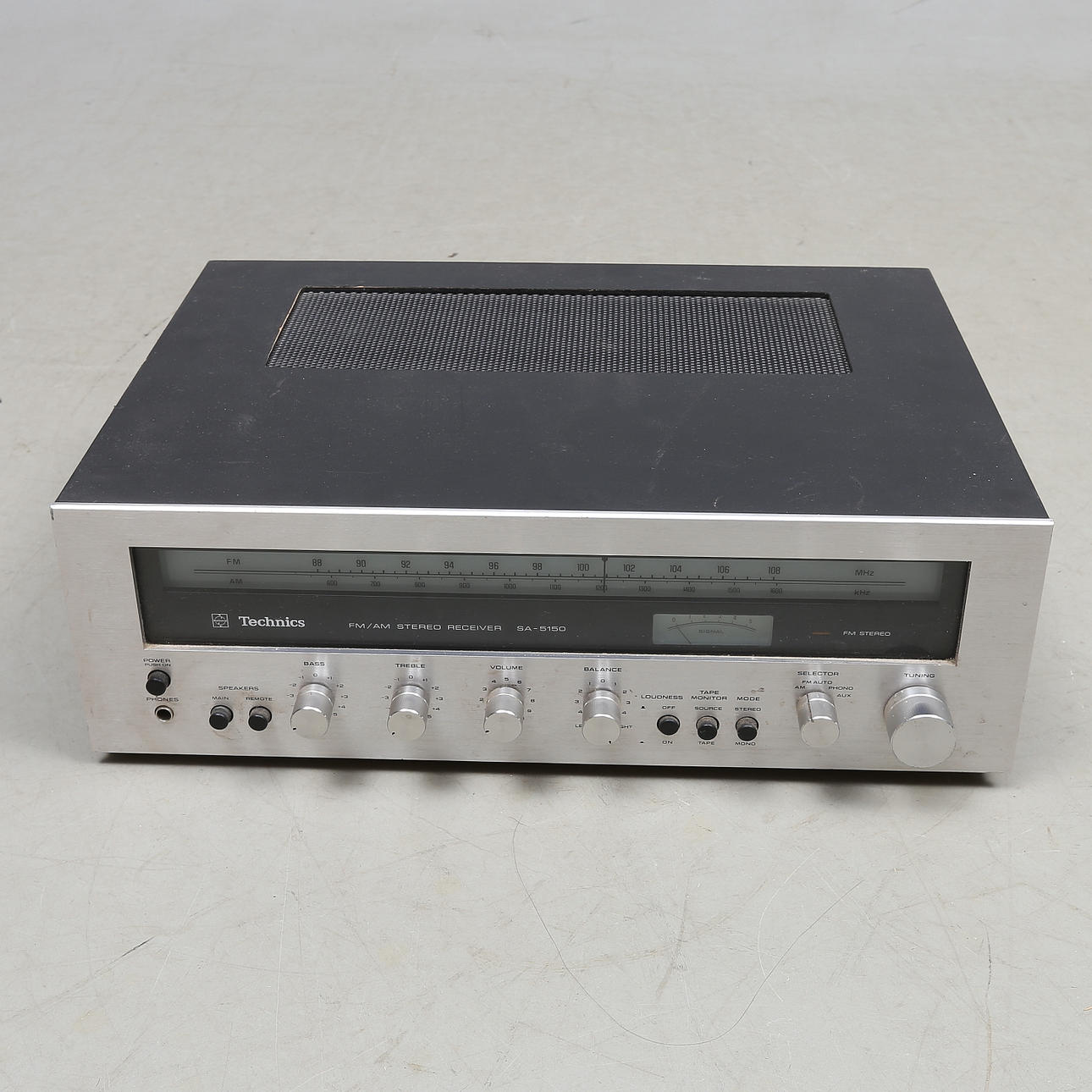 TECHNICS SA-5150 FM/AM stereo receiver.