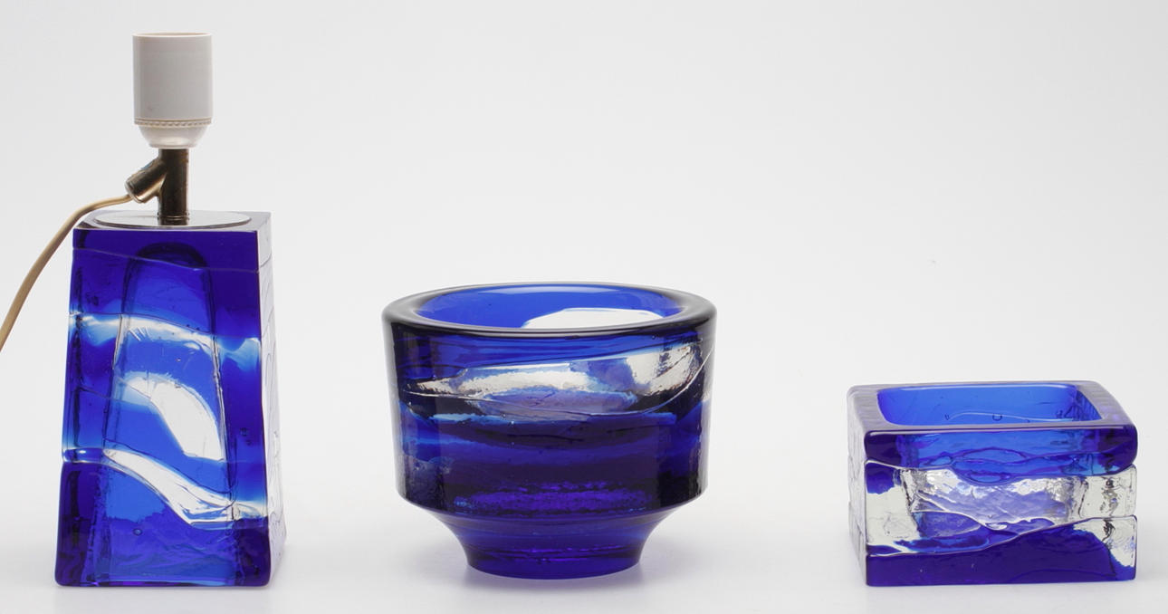 GLASFÖREMÅL, 3 delar, "Sargasso" Paul Kedelv, Reijmyre, 1960-tal.