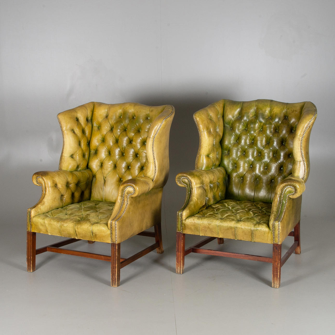 SESSEL, 1 Paar, grünes Leder, englischer Stil.