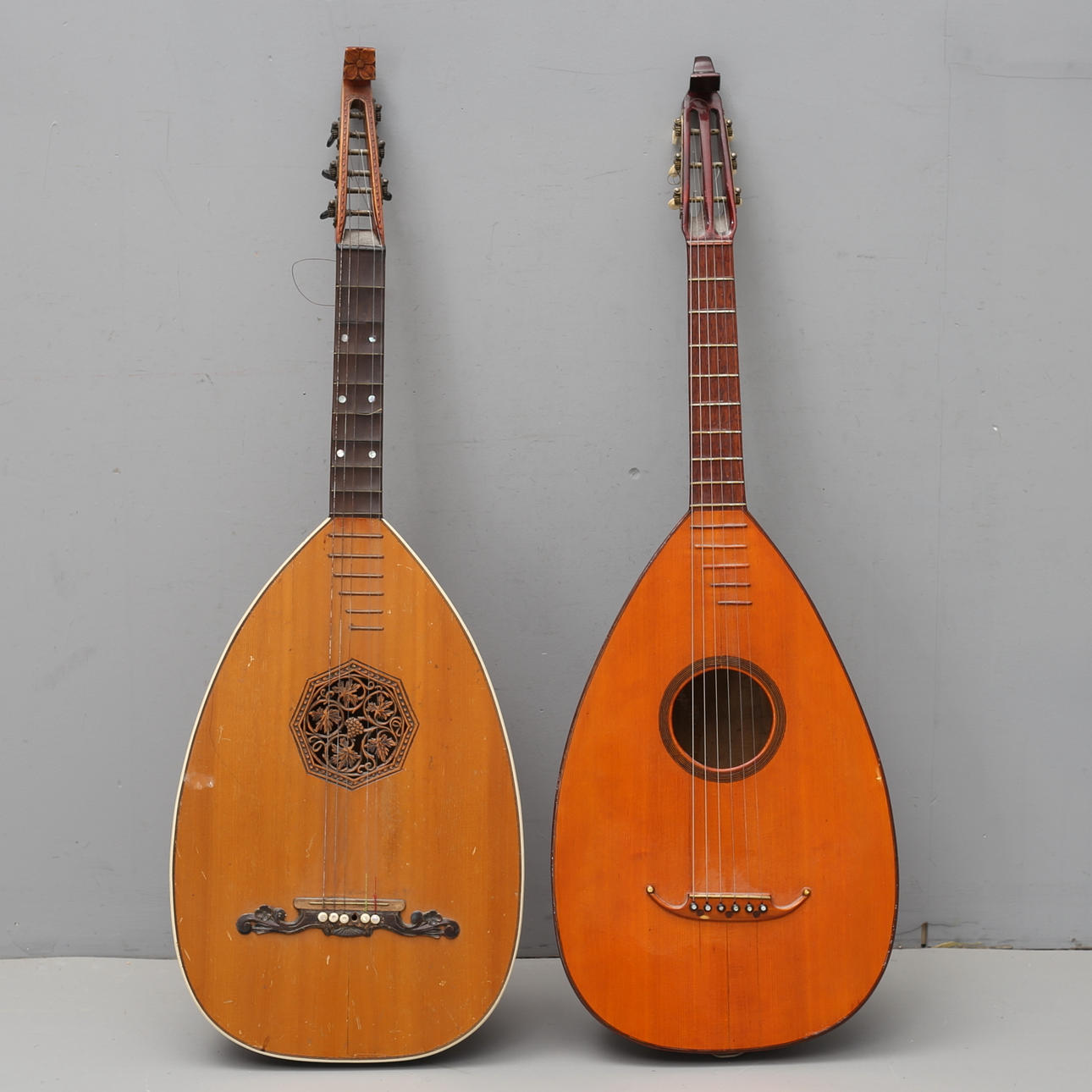 GUITARRA LAÚS, 2 piezas, 6 cuerdas. Objetos de colección