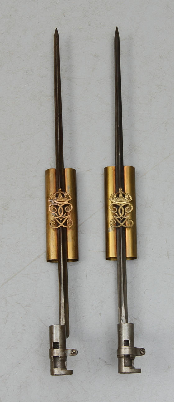 BAJONETTER 1 par, i form av vägglampetter.