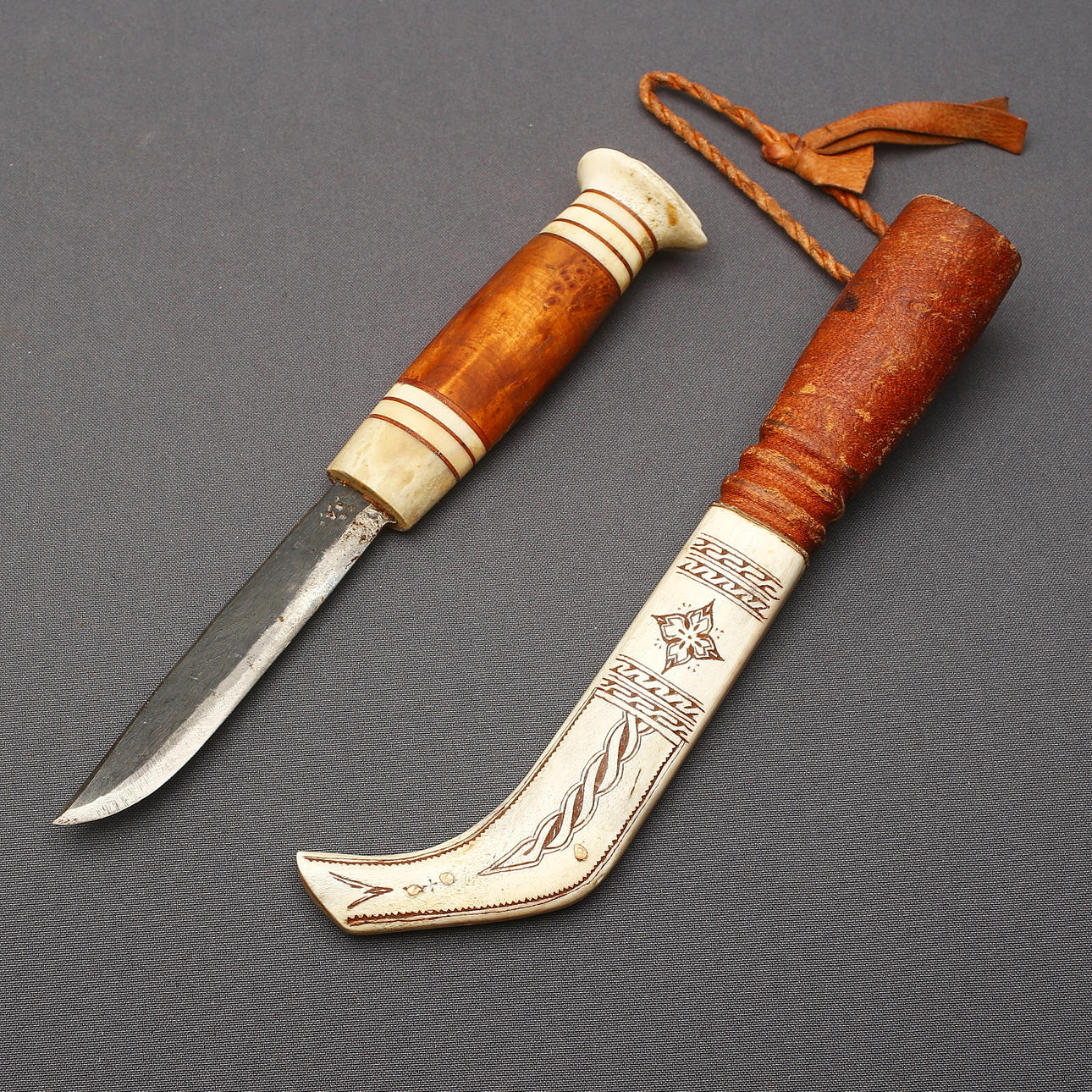 KNIV, "samme kniv", Per-Anders Hurri, signeret.