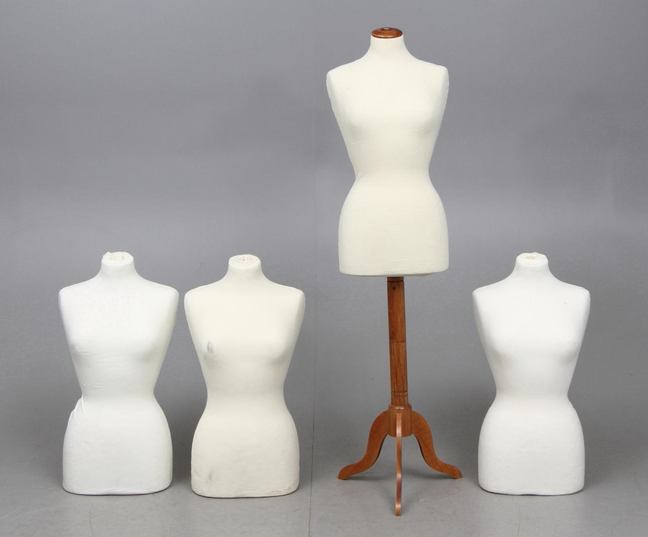 SKYLTDOCKOR, 4 st, torso.