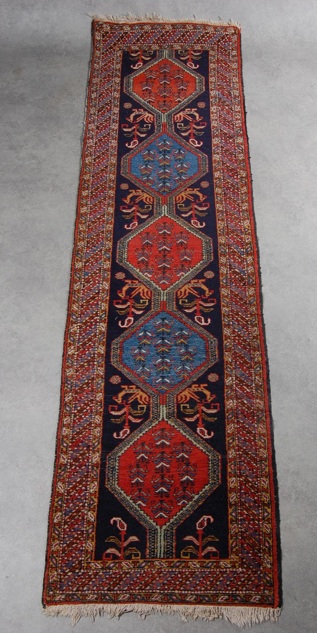 MATTA, galleri , Persien, 307 x 84 cm.