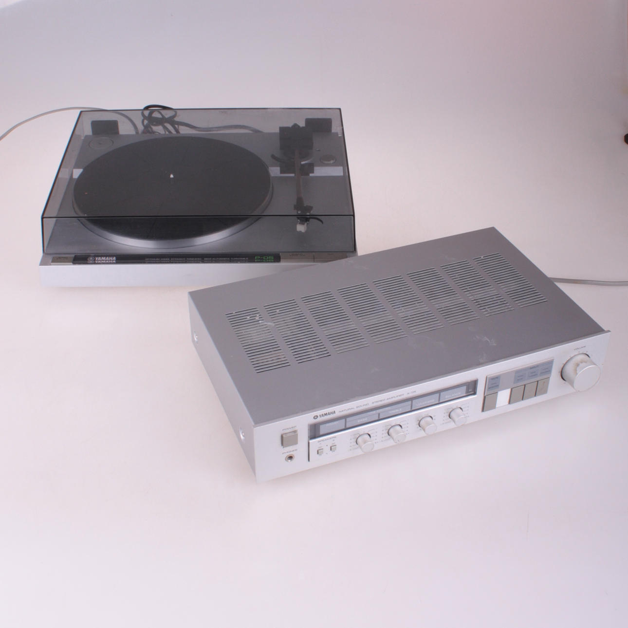 LP-SPELARE samt FÖRSTÄRKARE, Yamaha.